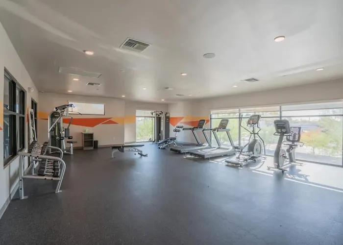 Stylish 1bd - Balcony, Pool, Gym, W-d - Sleeps 4 Apartment