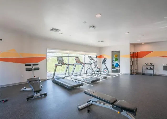 Apartment Stylish 1bd - Balcony, Pool, Gym, W-d - Sleeps 4