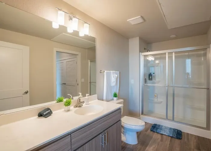 Stylish 1bd - Balcony, Pool, Gym, W-d - Sleeps 4 Apartment *