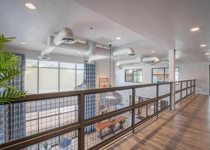 Stylish 1bd - Balcony, Pool, Gym, W-d - Sleeps 4 Apartment Tempe