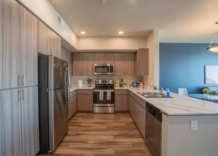 Apartment Stylish 1bd - Balcony, Pool, Gym, W-d - Sleeps 4 Tempe