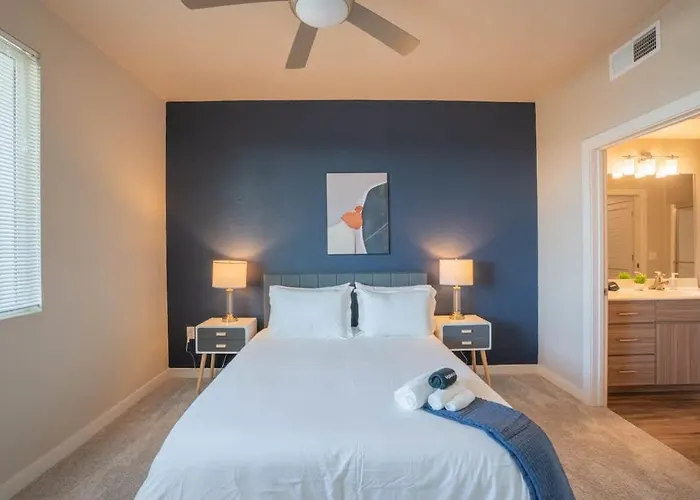 Stylish 1bd - Balcony, Pool, Gym, W-d - Sleeps 4 Tempe