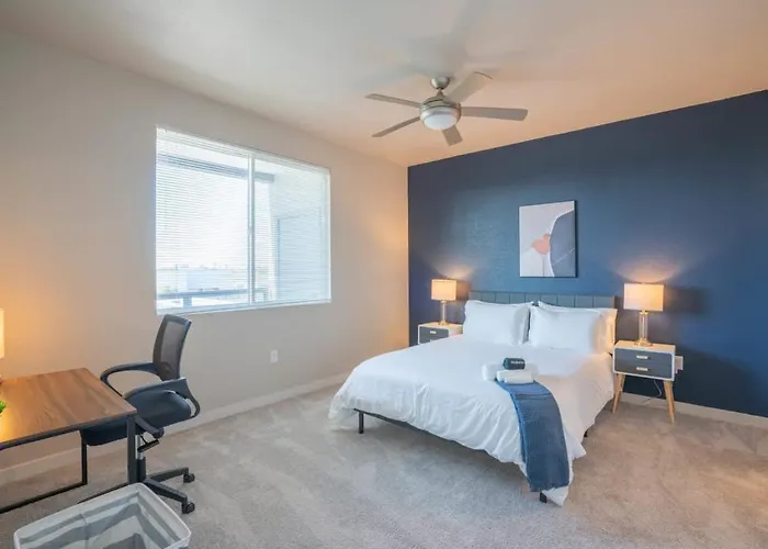 Stylish 1bd - Balcony, Pool, Gym, W-d - Sleeps 4