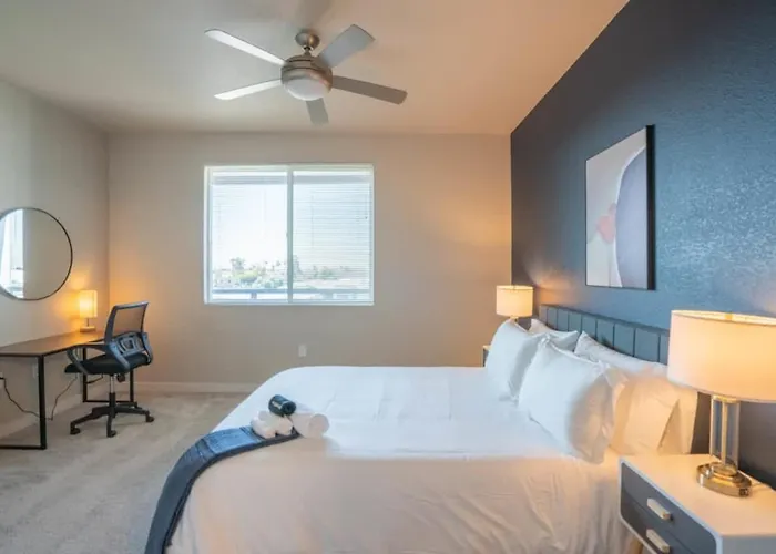 Apartment Stylish 1bd - Balcony, Pool, Gym, W-d - Sleeps 4 Tempe