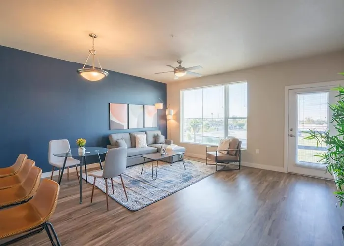 Stylish 1bd - Balcony, Pool, Gym, W-d - Sleeps 4