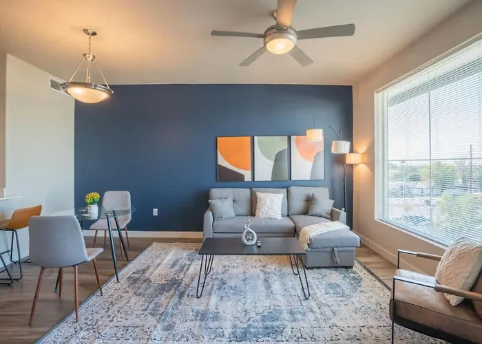 Apartment Stylish 1bd - Balcony, Pool, Gym, W-d - Sleeps 4