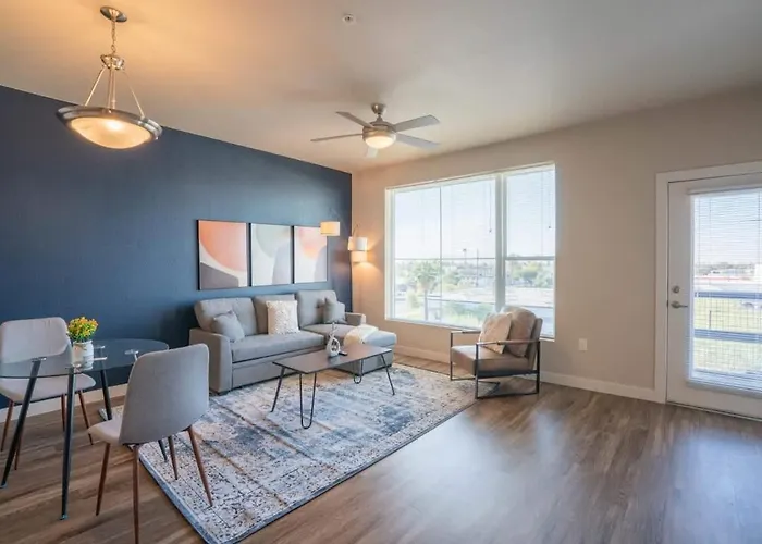 Stylish 1bd - Balcony, Pool, Gym, W-d - Sleeps 4 Apartment *